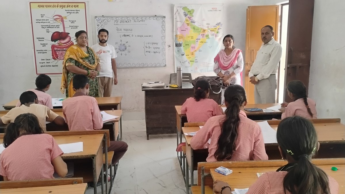 UP_MYBAligarh's tweet photo. Activities under Seva pakhwada program @MYBharatHQ @mybharat_up #NashaMuktYuva https://t.co/P2Y18EIshT