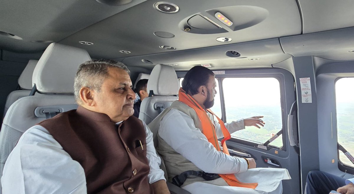 officecmbihar's tweet photo. साथ ही,माननीय मुख्यमंत्री जी ने सारण जिले के मकेर प्रखंड अंतर्गत हैजलपुर पंचायत क्षेत्र में टूटे तटबंध का भी हवाई सर्वेक्षण किया। पटना से पश्चिम चंपारण आने के क्रम में उन्होंने नदियों के जलस्तर एवं बाढ़ प्रभावित क्षेत्रों की स्थिति का भी जायजा लिया। https://t.co/6wnghsIHd5