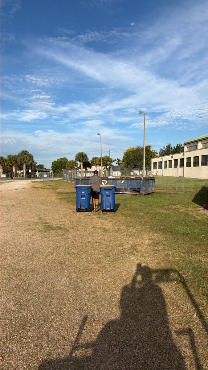 imtherookie_'s tweet photo. Boss got demoted to trash guy.
#getitup https://t.co/bqhDdaGitX