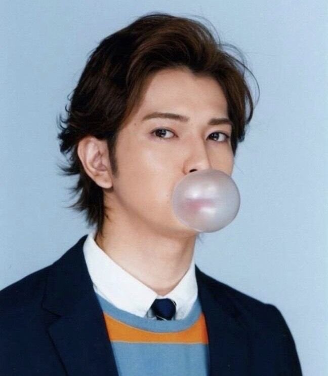 melosakuchima's tweet photo. これは嵐全員に言えることですが、風船ガム膨らませてそんなに顔かっこいいことあるんだ＿＿＿＿と見る度に思う https://t.co/ZWoJHamPcr