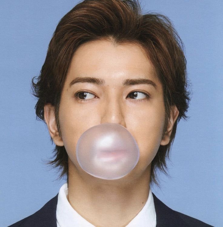 melosakuchima's tweet photo. これは嵐全員に言えることですが、風船ガム膨らませてそんなに顔かっこいいことあるんだ＿＿＿＿と見る度に思う https://t.co/ZWoJHamPcr