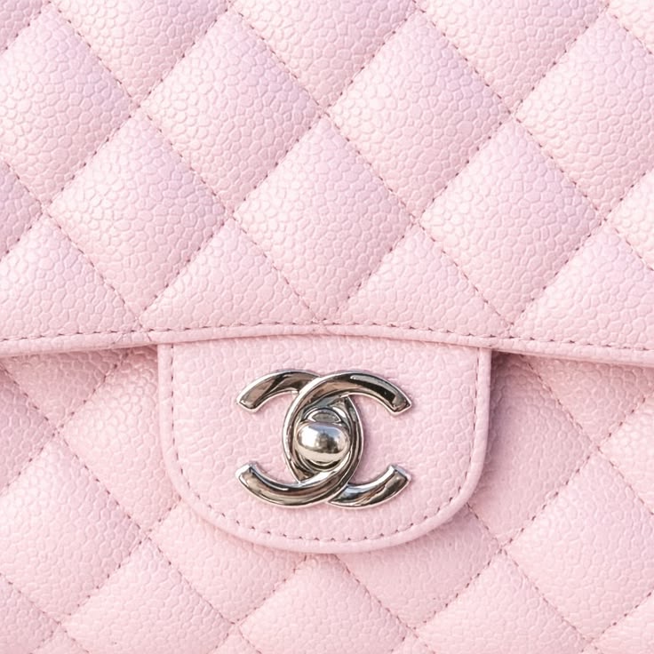 geniuswomanvibe's tweet photo. she loves pink https://t.co/NWB3y7N88c