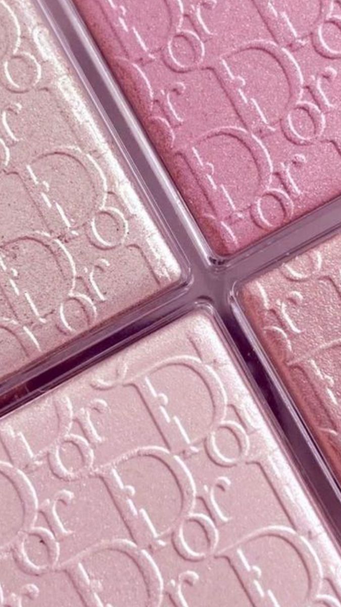 geniuswomanvibe's tweet photo. she loves pink https://t.co/NWB3y7N88c