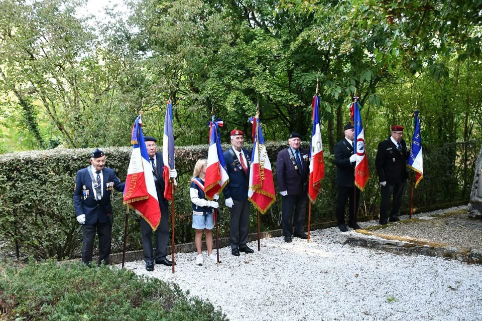 886s_mm's tweet photo. Dimanche 20 septembre : Cérémonie à RICOU. Présence de la 886° SECTION, le drapeau Bertin accompagné du président et de quelques Médaillés. https://t.co/VAYBSYNu6F
