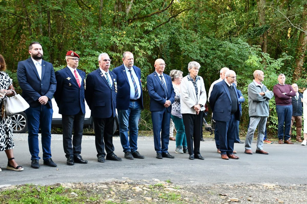 886s_mm's tweet photo. Dimanche 20 septembre : Cérémonie à RICOU. Présence de la 886° SECTION, le drapeau Bertin accompagné du président et de quelques Médaillés. https://t.co/VAYBSYNu6F
