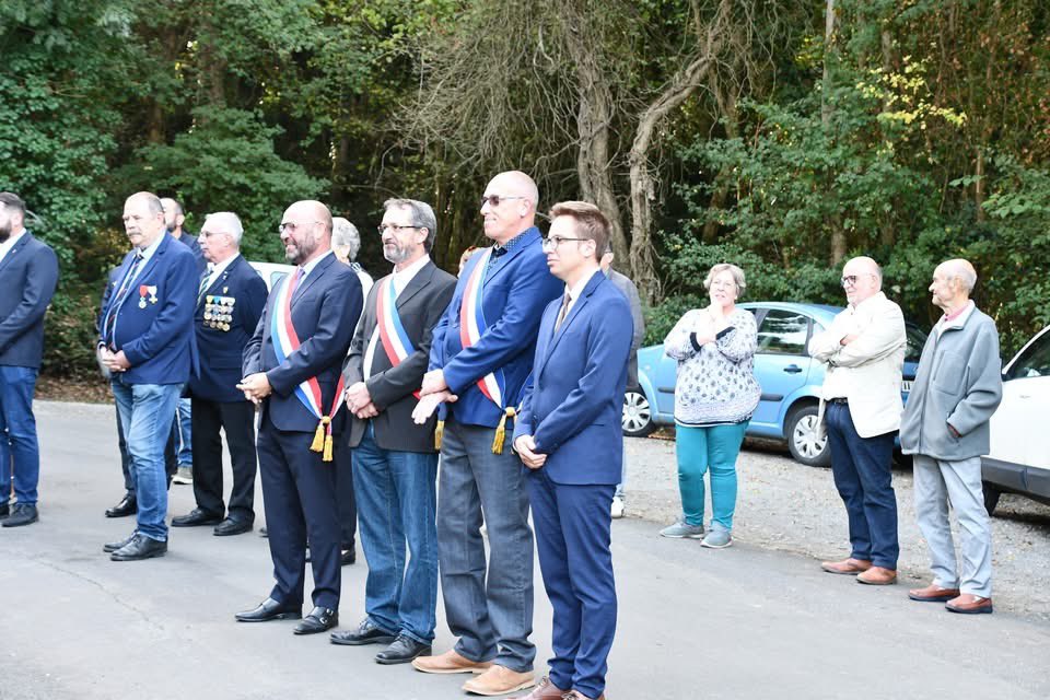 886s_mm's tweet photo. Dimanche 20 septembre : Cérémonie à RICOU. Présence de la 886° SECTION, le drapeau Bertin accompagné du président et de quelques Médaillés. https://t.co/VAYBSYNu6F