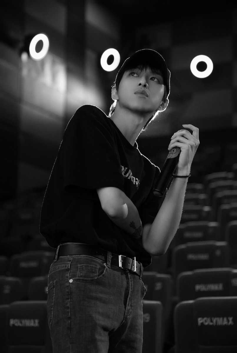 llzzsh's tweet photo. 한 남자의 커리어에 아이돌✨️이 있다는 것
그야말로 넘쳐나는 깁의 홍수라는 것😌 어떤 연하님 싸움 잘 하냐? 잘 하시겠지? 🙄

#Kingston #LeoKing https://t.co/DAk7DlpdUi