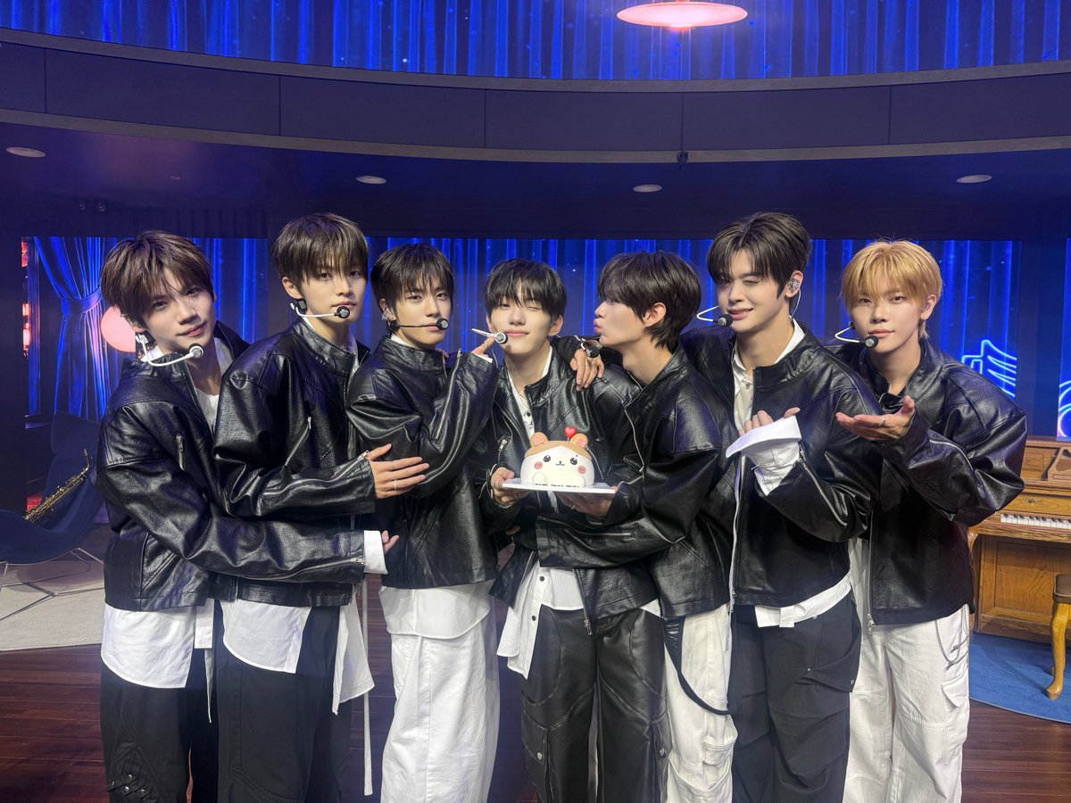 closeyoureyes_7's tweet photo. [📸] 
CLOSE UP
260930 CLOSE YOUR EYES The 4th Mini Album '256th Note' Comeback Live 🎼

클로저를 사랑하는 마음이 
숨긴다고 숨겨지는 것도 아니고🤍
자유롭게 리듬탈 준비 완료 🎶🎵

#CLOSEYOUREYES #클로즈유어아이즈 
#CYE #클유아
#256thNote #DropThat https://t.co/f2sNNzOe5P