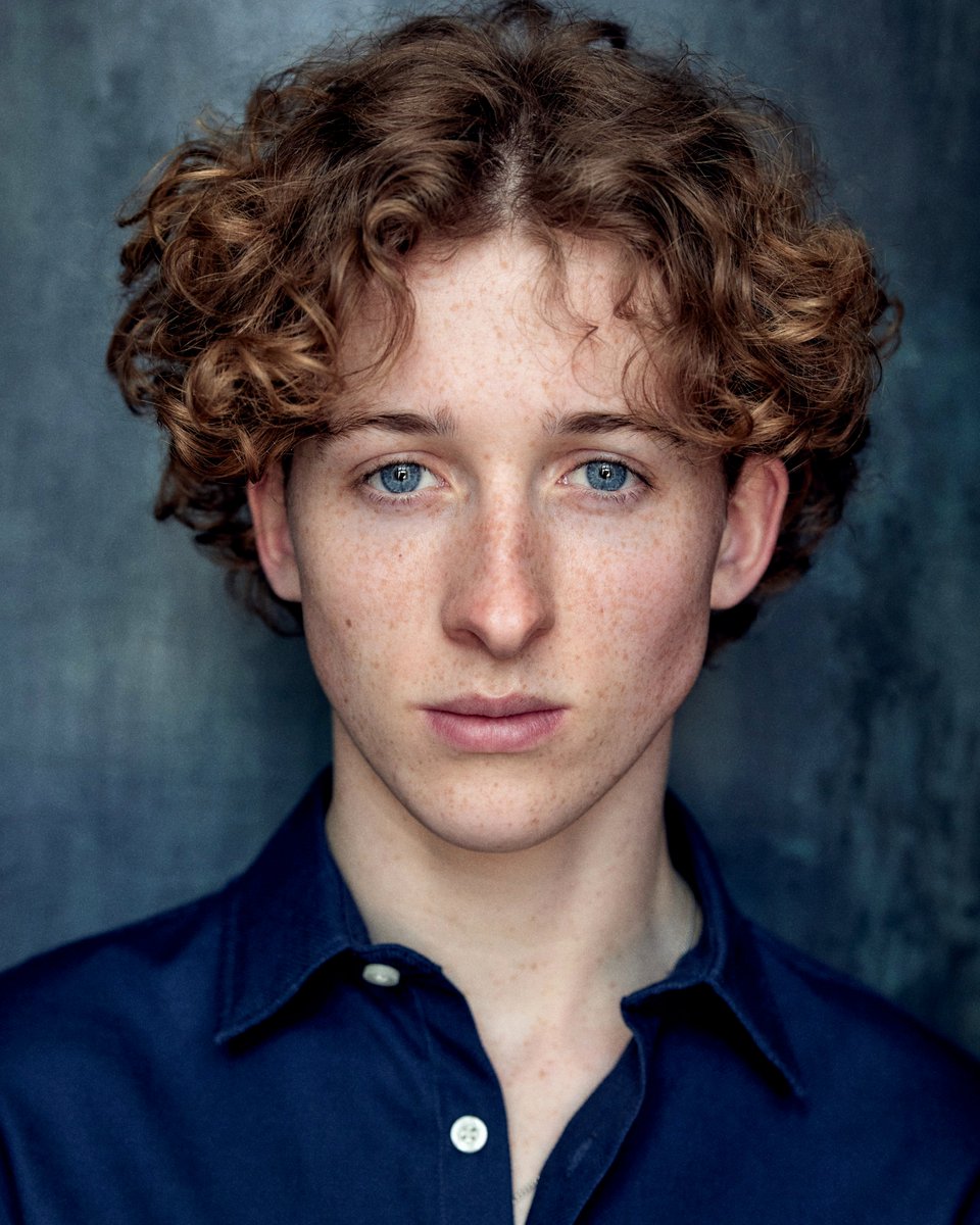 Star_Sojourn's tweet photo. @outroweasley Straight out of the book almost. Its scary how perfectly the cast is matching the books this time around. Did you see Percy yet with his art? Its the hair, but also the jaw line, nose.
How are the casting directors finding perfect copies 🤍 https://t.co/7qvLFK0f4V