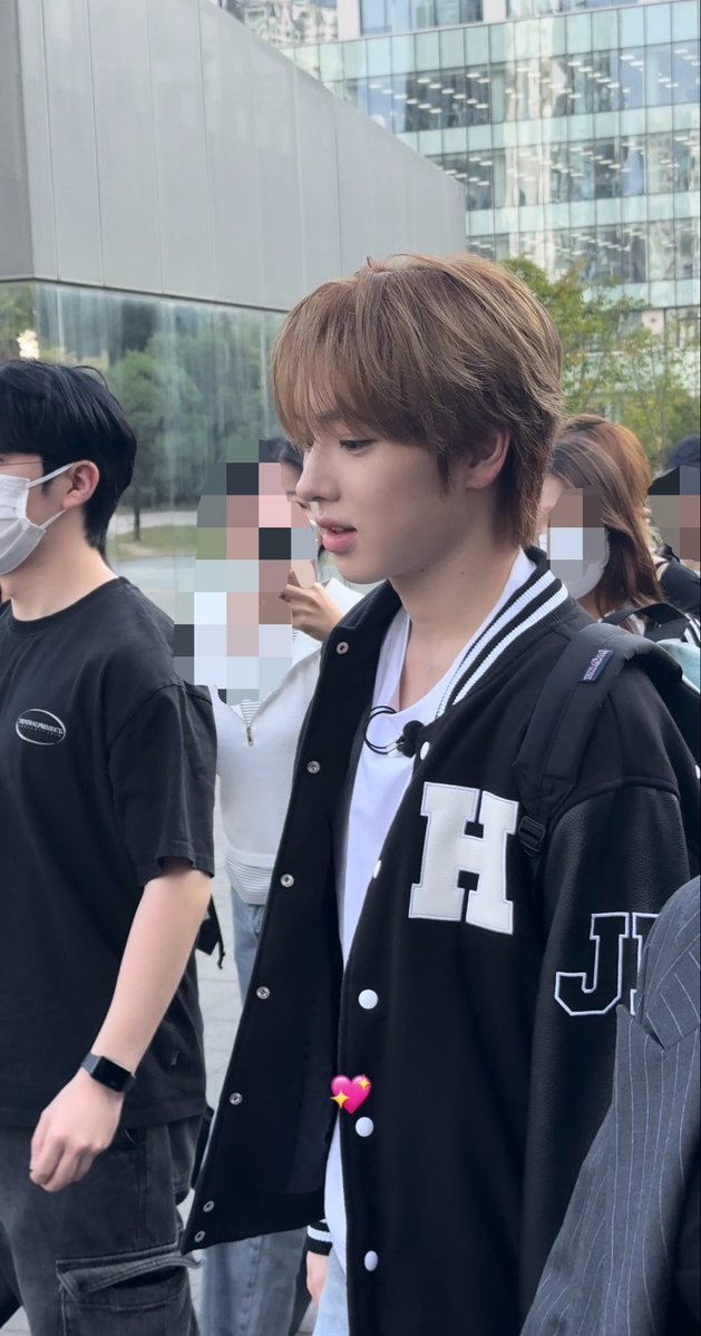 tkzzn3's tweet photo. 아기돼지에서 오빠가 됏어,,,,,ㅠㅠㅠ https://t.co/9KdLFPHLRS