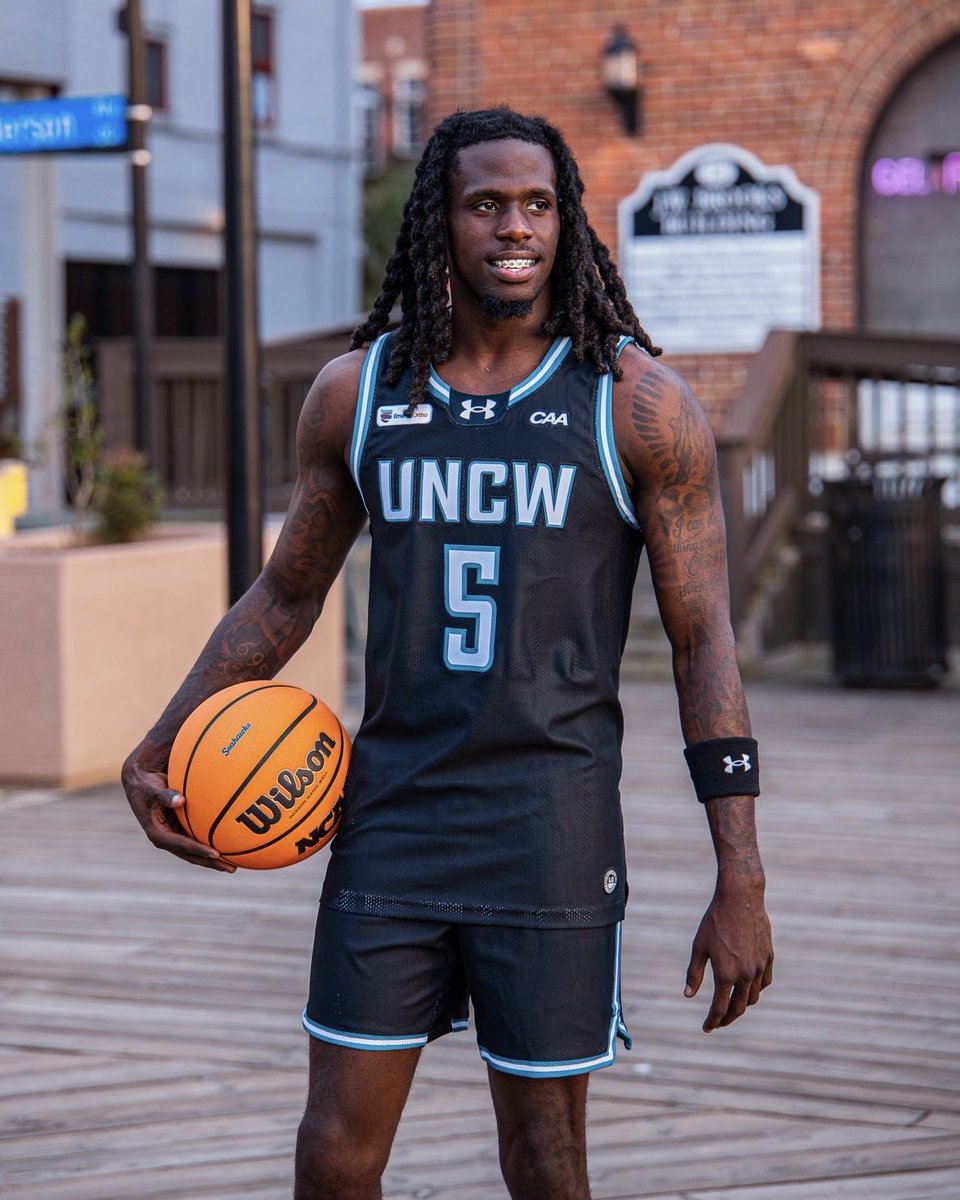 uncwmenshoops's tweet photo. Closer look of the new threads🧵

#BleedTeal | #43 https://t.co/F07yYtdWud