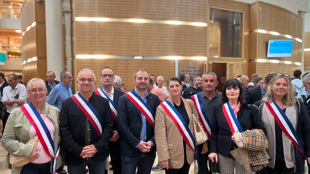 AgdeOfficiel's tweet photo. Vos élus agathois étaient aujourd’hui au Palais de Justice de Montpellier pour soutenir Robert Ménard. Ils dénoncent les poursuites engagées contre le maire de Béziers après son refus de célébrer un mariage et appellent à faire confiance aux élus locaux.
#Agde #Béziers #Justice https://t.co/Ttvt400L8y