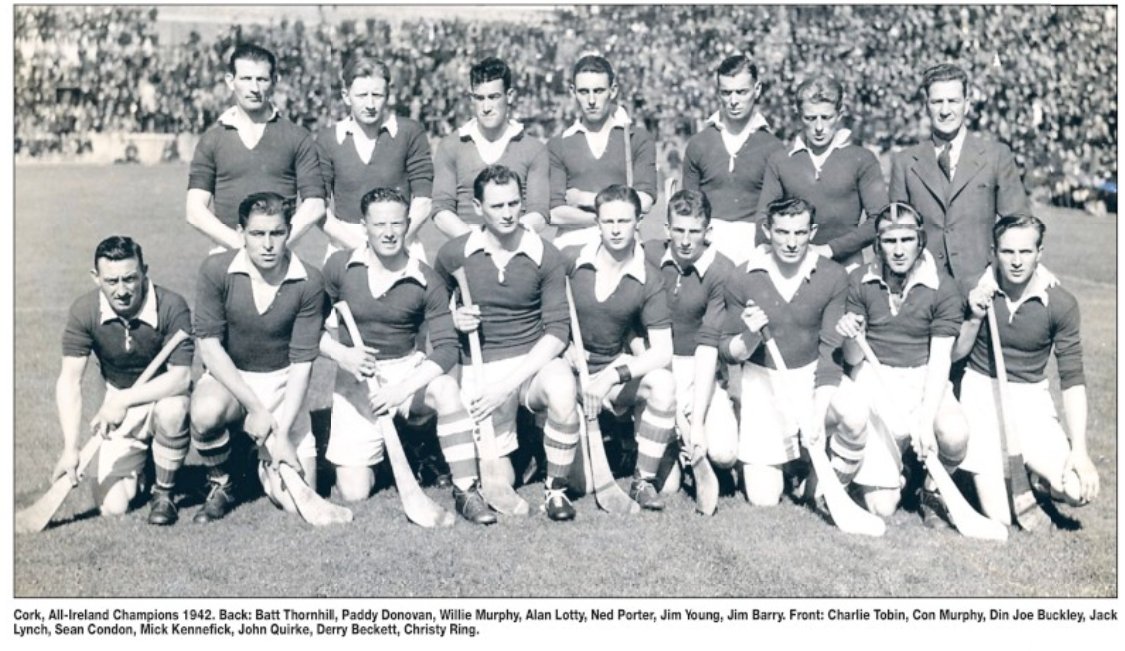 SportsHistory26's tweet photo. The @OfficialCorkGAA team which won the 1942 All-Ireland Senior Hurling Championship Final
Some of the great names of @OfficialCorkGAA hurling in that line-up...๐ฅโฌ๏ธ
#SportingMemories #Cork #AllIreland #Hurling #GAA https://t.co/k9As29ID9K
