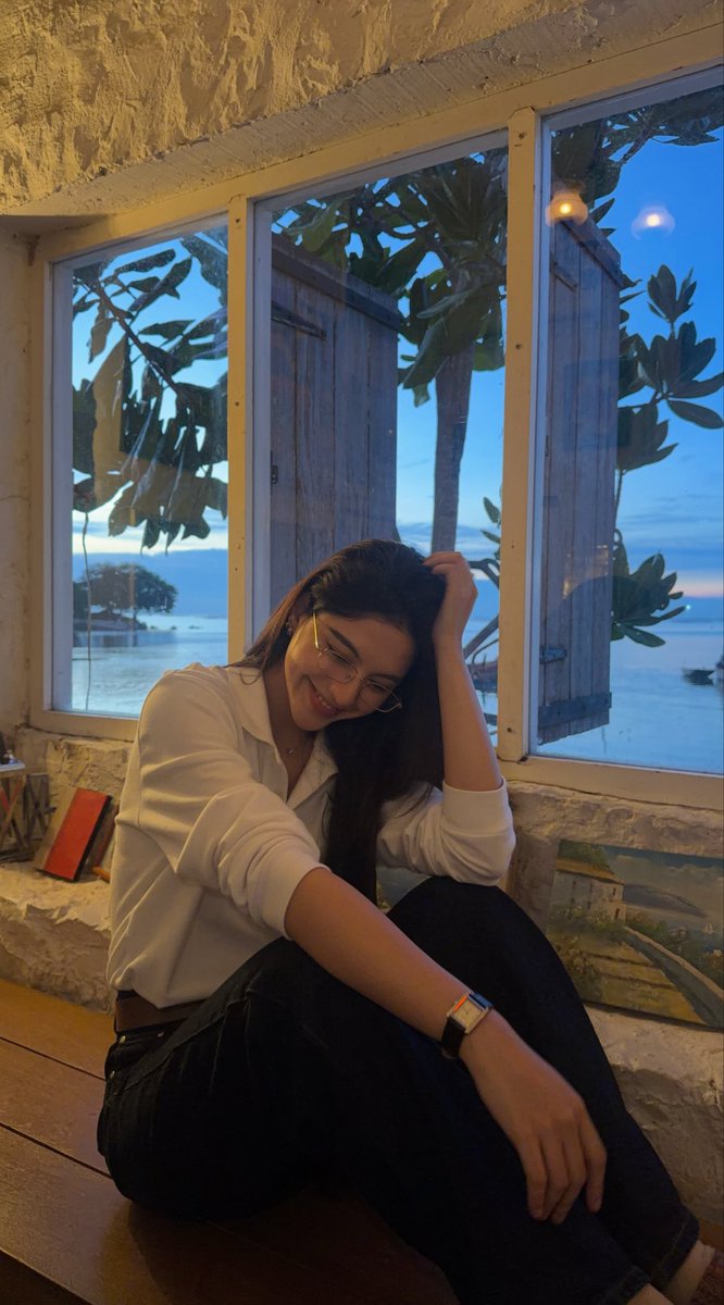 shellybenda's tweet photo. ไหนใครเรียกแว่น…

#shellybenda https://t.co/9GefpbUNtq