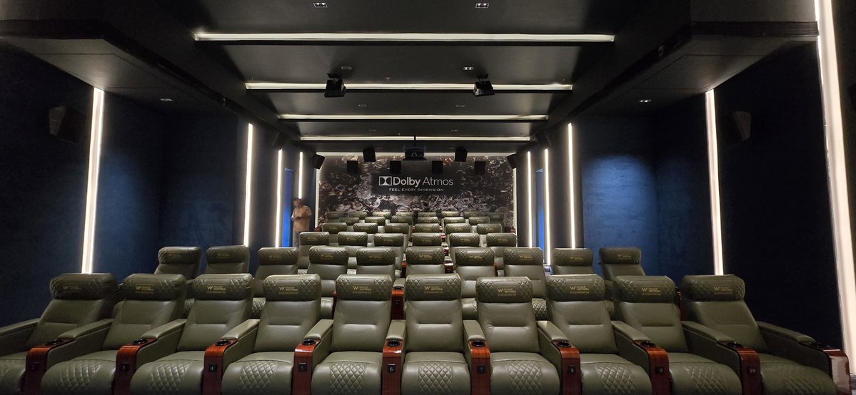 Joe_Qubecinema's tweet photo. Cinema audio is one world. Home entertainment is another. 🎧
New spaces. New challenges. New things to learn.
Exploring, integrating, and pushing HE 9.2.6 audio in new directions at Goodwill Visteria Club House, Mumbai.
#HomeAudio #AudioIntegration #Tinermax  #CinemaAudio #Mumbai https://t.co/tlCUO39V6t
