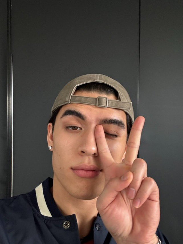 catshkey's tweet photo. joss wayar thick eyebrows supremacy 🧎‍♀️🧎‍♀️ https://t.co/NeWik30bUh