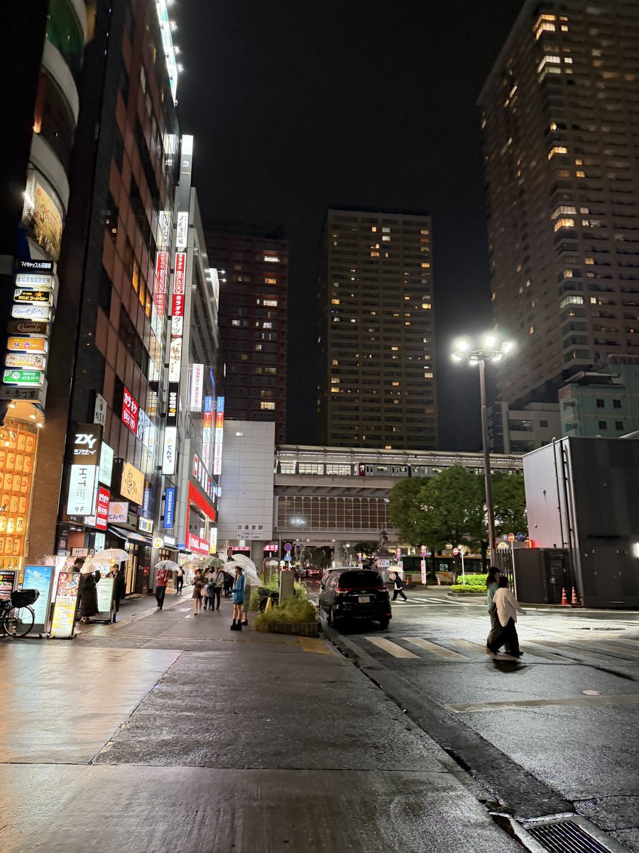 antadake_owner's tweet photo. 日暮里散歩です🚶‍➡️しっかり遊んだあとは、前から気になっていた薬膳ラーメンとやらに。高齢人参が入ってる。しっかり食ってスタミナ補給。味はよく分かりません。ちぢれ麺と春雨が選べたけど春雨選んだ方が面白かったかも。腹減ってりゃそれなりにうまいよ。それにしても俺が来る日は雨が多いな。 https://t.co/CblVFRnaOq