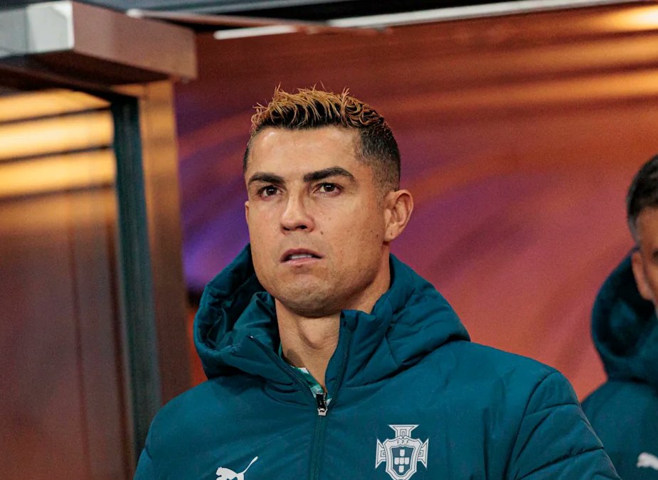 psg__chief's tweet photo. 🚨🗣️Maniche (Former Portugal NT player) to Cabine Sport :

"Many players on the national team are uncomfortable and unhappy because every time they arrive at the national team the topic is 'Ronaldo' even after a victory. Argentina are in smooth transition from the Messi era but we(Portugal) are stuck with a player that doesn't want any other to be a star but himself"
