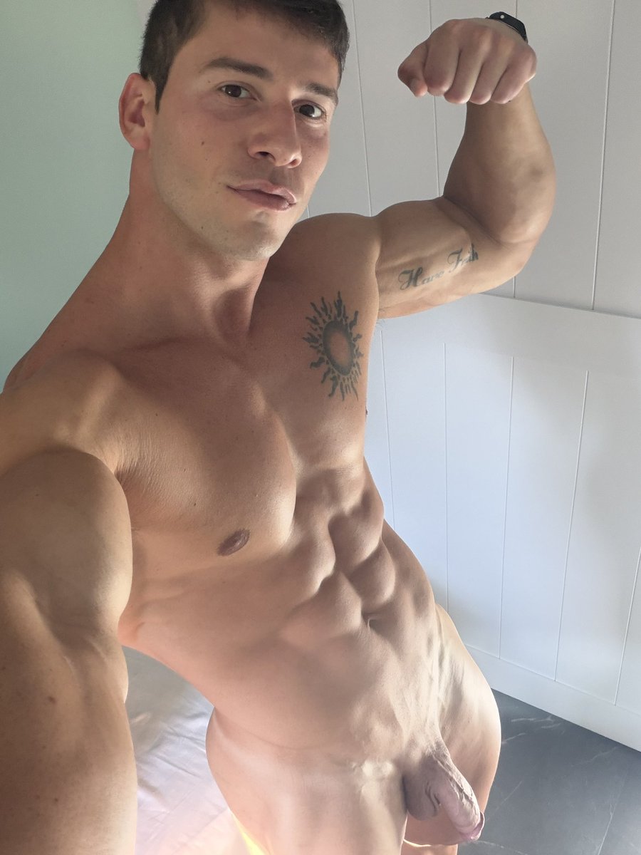 JohnBronco_'s tweet photo. Come chat with me 👇🏼

https://t.co/LfPUnWYsTp https://t.co/FuQ2QJa09B