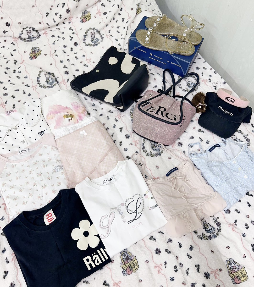 passoncloset's tweet photo. 🎀 ส่งต่อเสื้อผ้า รองเท้า กระเป๋า งานอจ. brandy subdued merge maison etc. 

ลง 1/10 เวลา 21.00 น.
รีปักฟอล ลด 5.- 

 #ส่งต่อเสื้อผ้ามือ2 #ส่งต่อเสื้อผ้า #ส่งต่อเสื้อผ้ามือสอง #โล๊ะตู้เสื้อผ้า  #ส่งต่อsubdued #เสื้อผ้ามือสอง #ส่งต่อstylist #brandymelville #merge #ส่งต่อrally https://t.co/Q3v4569eUt