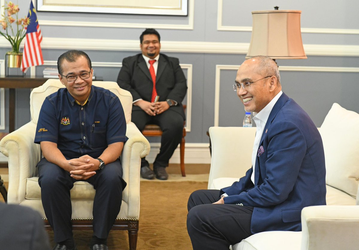 MohdShukriYajid's tweet photo. It was a pleasure to welcome Ts. Dr. Azmir bin Mohd Yunus, Head of the Secretariat for the National TVET Council (MTVET), to @MSUMalaysia for the TVETPreneur 2026 Program Monitoring Visit. The visit reaffirmed our shared commitment to quality TVET and entrepreneurship. Especially proud to note that the participants presented well-conceived business plans, showing strong commercial potential, innovative thinking, and entrepreneurial confidence. Their achievements show the programme’s turning technical skills into practical business ideas and support future entrepreneurs and job creators. #MSUTVETPreneur2026 #MSUTVET @msuacademy