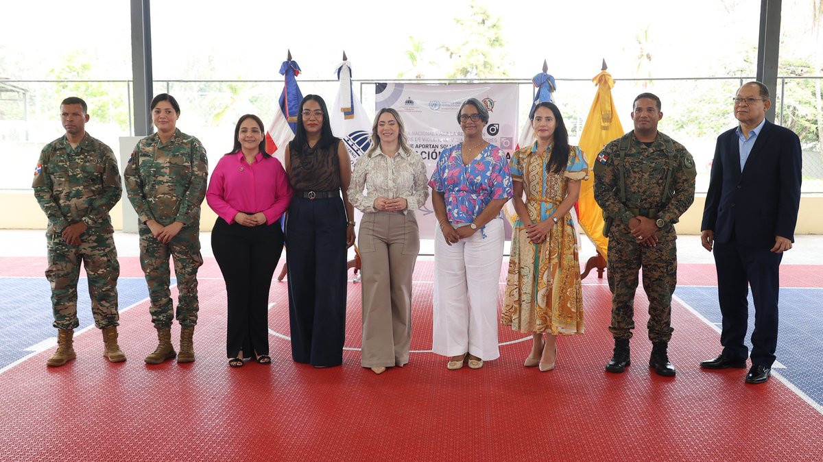 MMujerRD's tweet photo. La actividad estuvo encabezada por nuestra ministra @GloriaReyesG, junto a la presidenta de @ADEOERD, Staly García de Arias; nuestra viceministra de Cultura de Igualdad, Lily Luciano, y el psicólogo clínico Luis Vergés.
#MMujerRD #ConsultaNacional https://t.co/fDfWBPSSdI