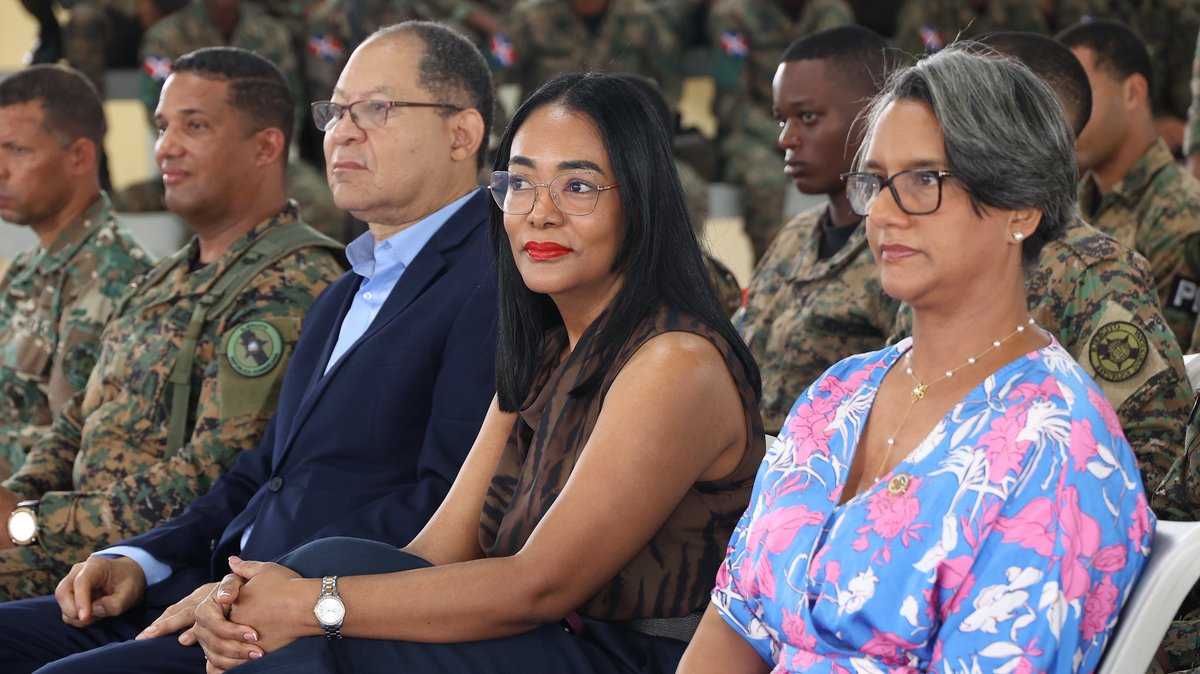 MMujerRD's tweet photo. La actividad estuvo encabezada por nuestra ministra @GloriaReyesG, junto a la presidenta de @ADEOERD, Staly García de Arias; nuestra viceministra de Cultura de Igualdad, Lily Luciano, y el psicólogo clínico Luis Vergés.
#MMujerRD #ConsultaNacional https://t.co/fDfWBPSSdI