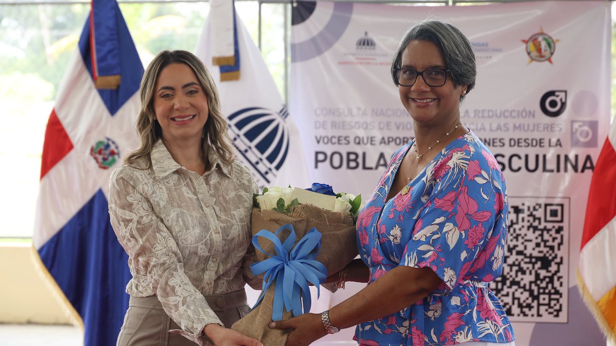 MMujerRD's tweet photo. La actividad estuvo encabezada por nuestra ministra @GloriaReyesG, junto a la presidenta de @ADEOERD, Staly García de Arias; nuestra viceministra de Cultura de Igualdad, Lily Luciano, y el psicólogo clínico Luis Vergés.
#MMujerRD #ConsultaNacional https://t.co/fDfWBPSSdI