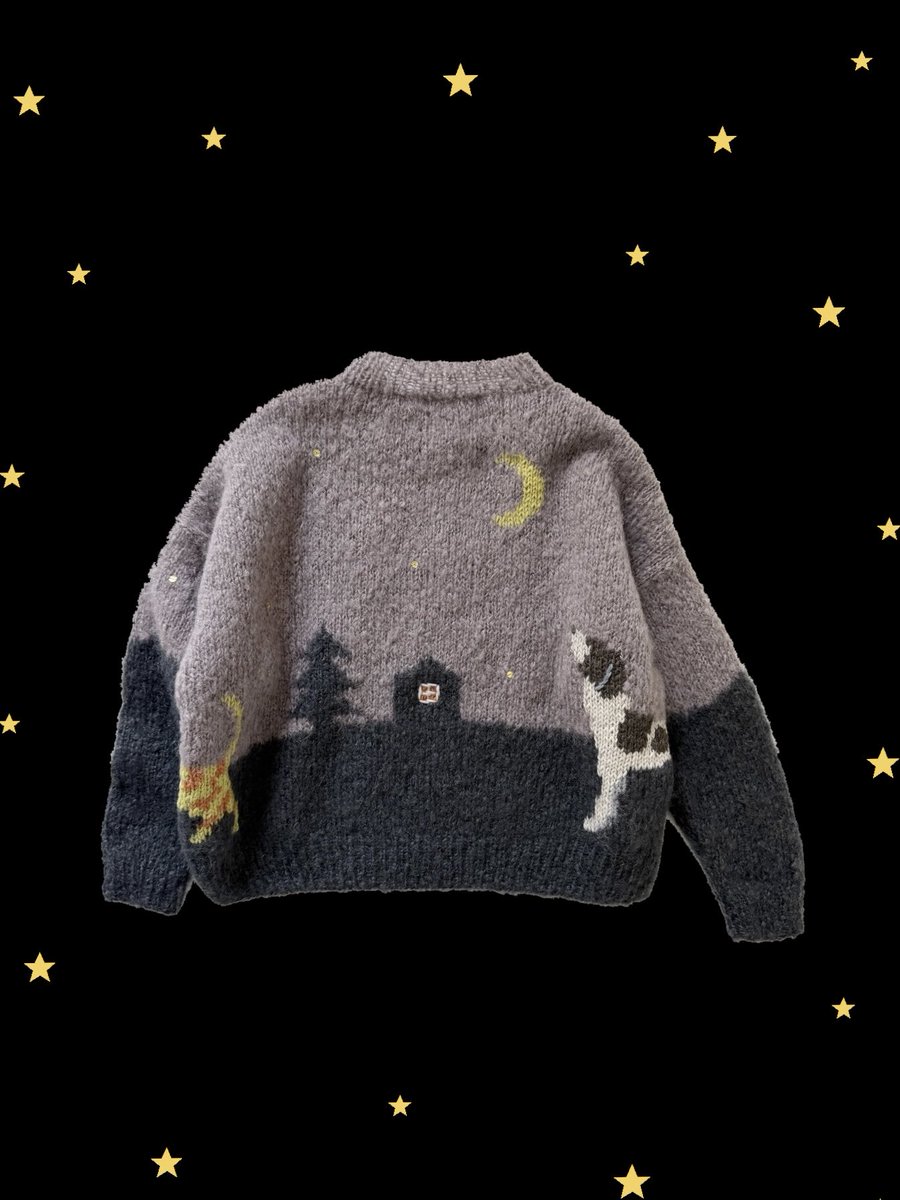 knit_e's tweet photo. ブレーメンの音楽隊をモチーフにしたプルオーバー🫏🐕‍🦺🐈🐓
以前販売されたベストのキットをセーターにブラッシュアップ✨
今回は背景に泥棒の家を加え、動物たちが夜道を進む姿を編み込みました。物語の世界をより楽しんで頂けたら嬉しいです☺️
#東海えりかの楽しいセーター
#誠文堂新光社 https://t.co/xhxOaRBlcU