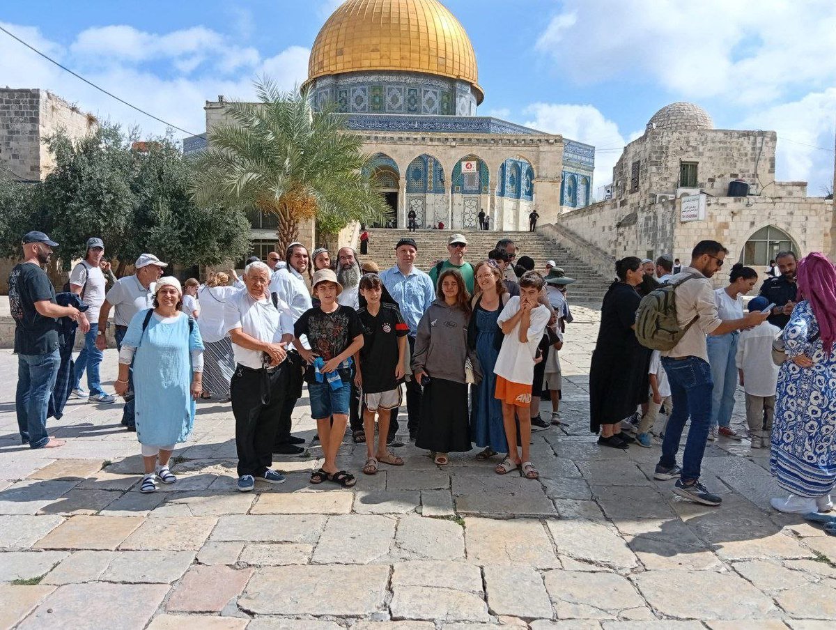 alibrahim89's tweet photo. شهد #المسجد_الأقصى أكبر حصيلة من مقتحمي المسجد منذ بداية موسم الأعياد العبرية الطويل، فبحسب دائرة الأوقاف الإسلامية في #القدس بلغ عدد مقتحمي الأقصى نحو 2,468 مستوطنًا، اقتحموا باحات المسجد #الأقصى، في اليوم الخامس "عيد العُرش"، بحماية أمنية مشددة.

#الأقصى_يستغيث
#نداء_الأقصى https://t.co/mHwsK6GzLG