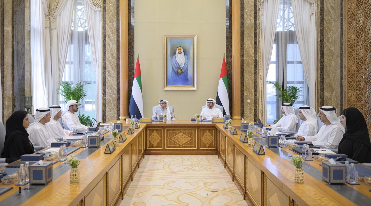 MaktoumMohammed's tweet photo. ناقشنا في لجنة الميزانية العامة للاتحاد مشروع الميزانية الاتحادية لعام 2027، ومستجدات الأداء المالي للحكومة الاتحادية، ووجّهنا باستكمال الإجراءات اللازمة لإعداد مشروع الميزانية للخطة الاستراتيجية متوسطة المدى للسنوات المالية 2027-2029.

كما وجّهنا بمواصلة تطوير منظومة مالية حكومية أكثر كفاءة واستباقية، نوظف فيها الذكاء الاصطناعي والتقنيات الحديثة في التخطيط وتحليل البيانات، ونعزز من خلالها دور الميزانية الاتحادية كأداة استراتيجية للجاهزية للمستقبل واستدامة النمو والارتقاء بجودة الخدمات الحكومية.

غاياتنا الأهم أن تتحول مستهدفات الميزانية إلى أثر إيجابي في حياة شعب الإمارات، وأن تكون ترجمةً لأولويات الوطن واستثماراً في الإنسان ومواكبةً للمستقبل قبل أن يبدأ، لتظل الإمارات في طليعة العالم وصانعة المستقبل وملهمة الأمم.