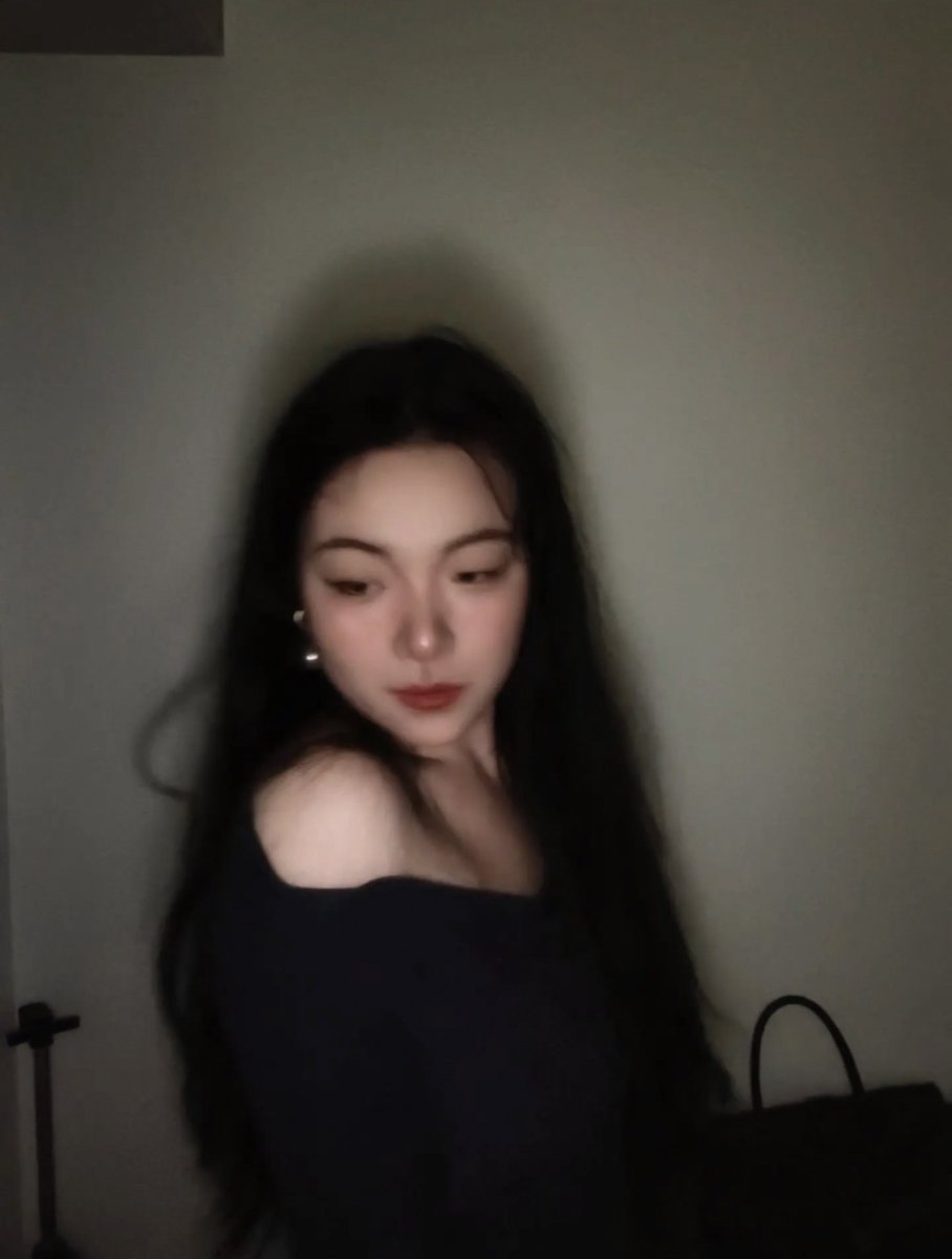 ncql9900's tweet photo. 帮圈内的红杏m姐妹找找工作，或者直接找绿主金主
姐妹自我介绍
年龄29岁，本科，身高168，体重125，丰满有型
轻度红杏，女双偏m，性格偏沉稳内敛，日常沟通中更擅长务实落地，做事细心踏实
想尝试入圈，愿意挑战自己，看重收入，愿意学习提供情绪价值，需要引路人。​有意向的金主或者老板带条件私聊 https://t.co/3axGiGr2Tm
