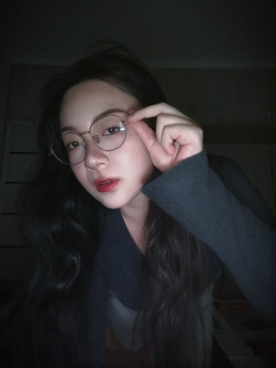 ncql9900's tweet photo. 帮圈内的红杏m姐妹找找工作，或者直接找绿主金主
姐妹自我介绍
年龄29岁，本科，身高168，体重125，丰满有型
轻度红杏，女双偏m，性格偏沉稳内敛，日常沟通中更擅长务实落地，做事细心踏实
想尝试入圈，愿意挑战自己，看重收入，愿意学习提供情绪价值，需要引路人。​有意向的金主或者老板带条件私聊 https://t.co/3axGiGr2Tm