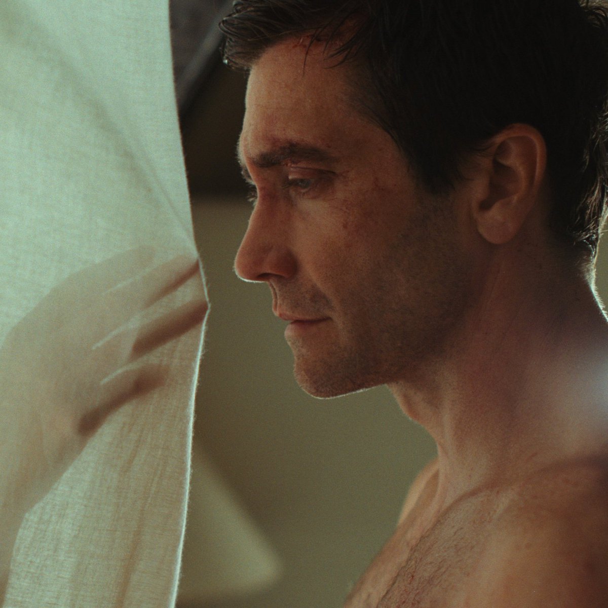 Variety's tweet photo. M. Night Shyamalan’s "Remain" had its first screening four months before release.

First reactions out of BeyondFest are praising Jake Gyllenhaal's "incredible" leading turn and calling the movie “unlike anything” Shyamalan has ever done.

Read more: https://t.co/Hb63T06cxP https://t.co/lfkZUEeFmj