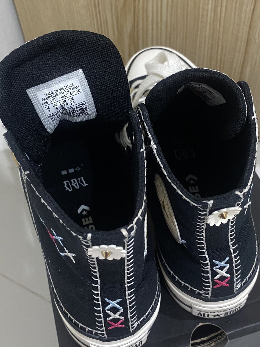 yusuuuiii's tweet photo. ส่งต่อ converse all star🌟  sale 500รวมส่ง‼️
5uk / 24cmใส่ไปไม่กี่ครั้งค่ะสภาพใหม่มาก ของแท้100% 💯#ส่งต่อconverse #รองเท้าผ้าใบมือสองของแท้ #รองเท้ามือสอง #โล๊ะตู้เสื้อผ้า #โล๊ะตู้ #เสื้อผ้ามือสอง #ส่งต่อรองเท้า #ส่งต่อเสื้อผ้ามือ2 #ส่งต่อเครื่องสำอาง https://t.co/X1CvvJPber