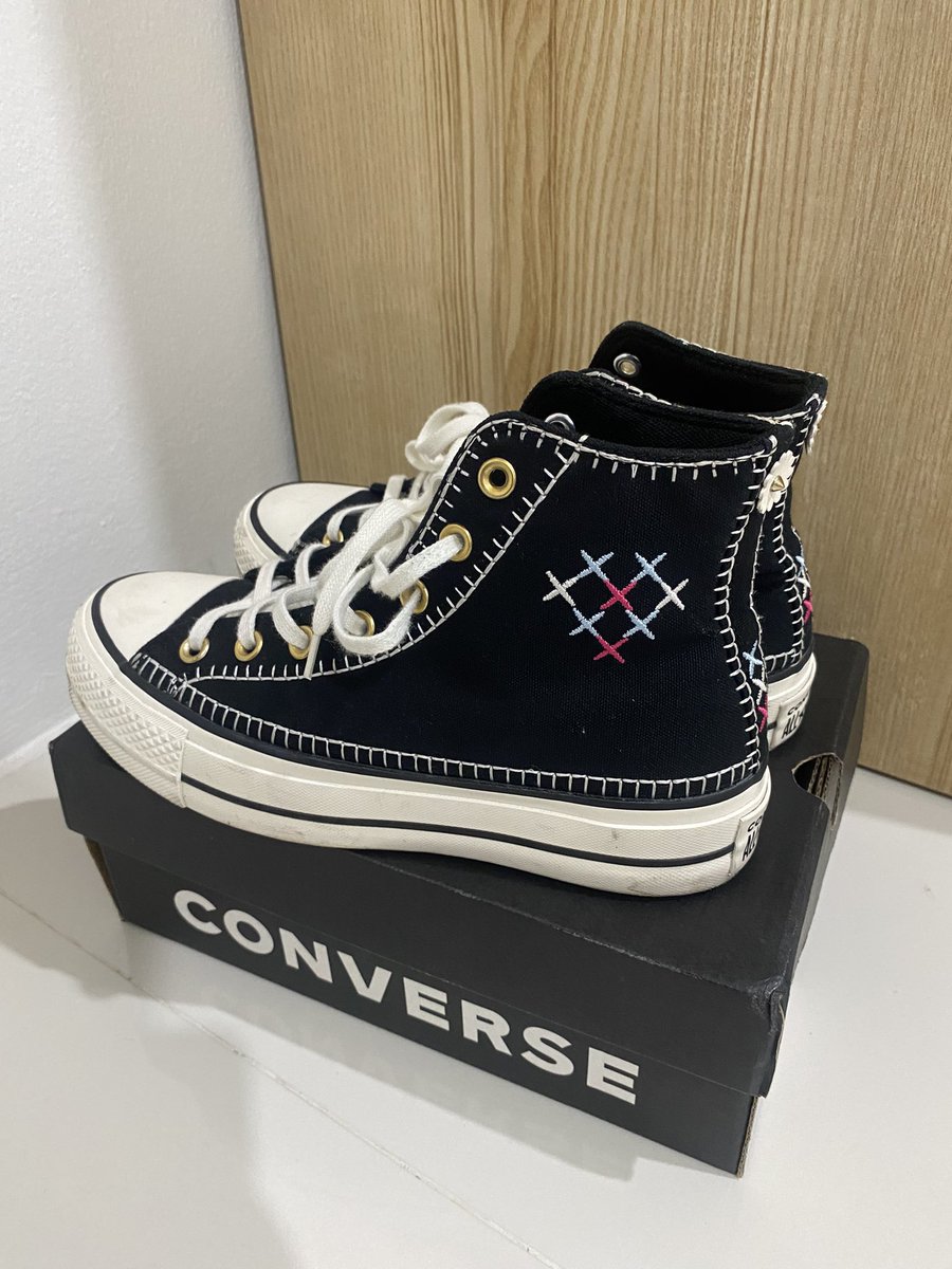 yusuuuiii's tweet photo. ส่งต่อ converse all star🌟  sale 500รวมส่ง‼️
5uk / 24cmใส่ไปไม่กี่ครั้งค่ะสภาพใหม่มาก ของแท้100% 💯#ส่งต่อconverse #รองเท้าผ้าใบมือสองของแท้ #รองเท้ามือสอง #โล๊ะตู้เสื้อผ้า #โล๊ะตู้ #เสื้อผ้ามือสอง #ส่งต่อรองเท้า #ส่งต่อเสื้อผ้ามือ2 #ส่งต่อเครื่องสำอาง https://t.co/X1CvvJPber