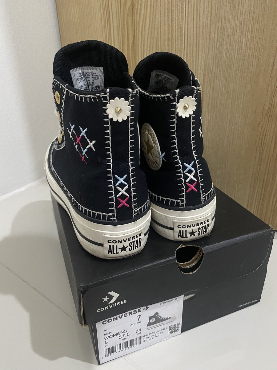 yusuuuiii's tweet photo. ส่งต่อ converse all star🌟  sale 500รวมส่ง‼️
5uk / 24cmใส่ไปไม่กี่ครั้งค่ะสภาพใหม่มาก ของแท้100% 💯#ส่งต่อconverse #รองเท้าผ้าใบมือสองของแท้ #รองเท้ามือสอง #โล๊ะตู้เสื้อผ้า #โล๊ะตู้ #เสื้อผ้ามือสอง #ส่งต่อรองเท้า #ส่งต่อเสื้อผ้ามือ2 #ส่งต่อเครื่องสำอาง https://t.co/X1CvvJPber
