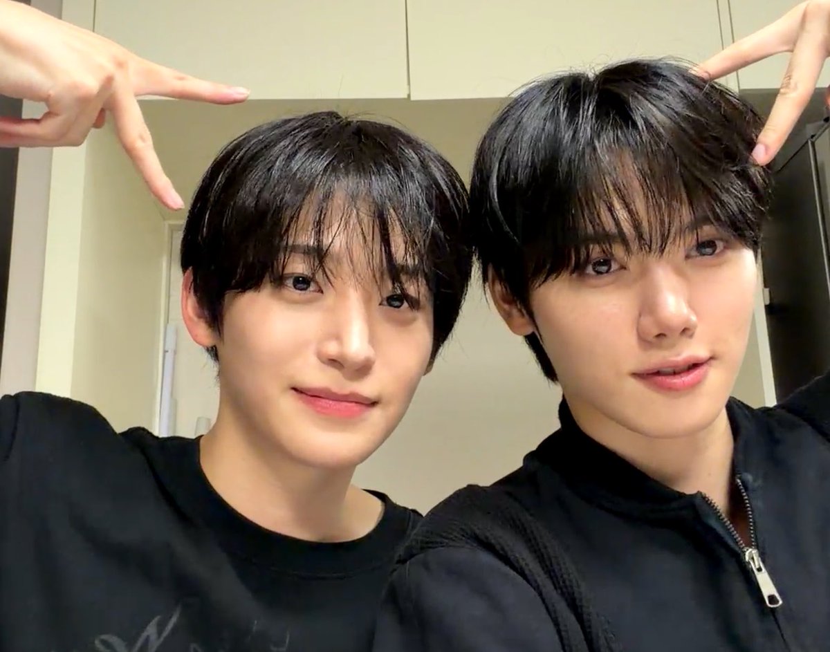 goodfeelin96's tweet photo. 한 화면 안에 두 얼굴이 가득차니까 얼마나 좋냐 https://t.co/WuBIohqVb7