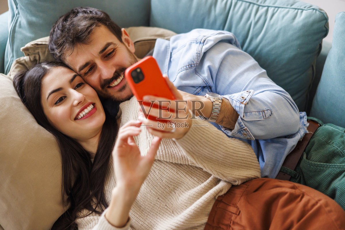 DaphineRictf's tweet photo. Aunque la distancia nos separa, cada "buenos días" tuyo ilumina mi día. El amor no se mide en kilómetros, sino en momentos compartidos aun a distancia. https://t.co/lnMPeSc2KI