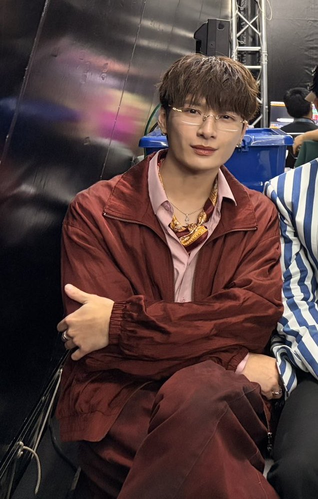 _rakmanow_'s tweet photo. ท่านั่งโคตรเท่ โคตรอันตรายเลยอะครัฟเพ่🔥🔥🔥 https://t.co/lYb4rZLl1S