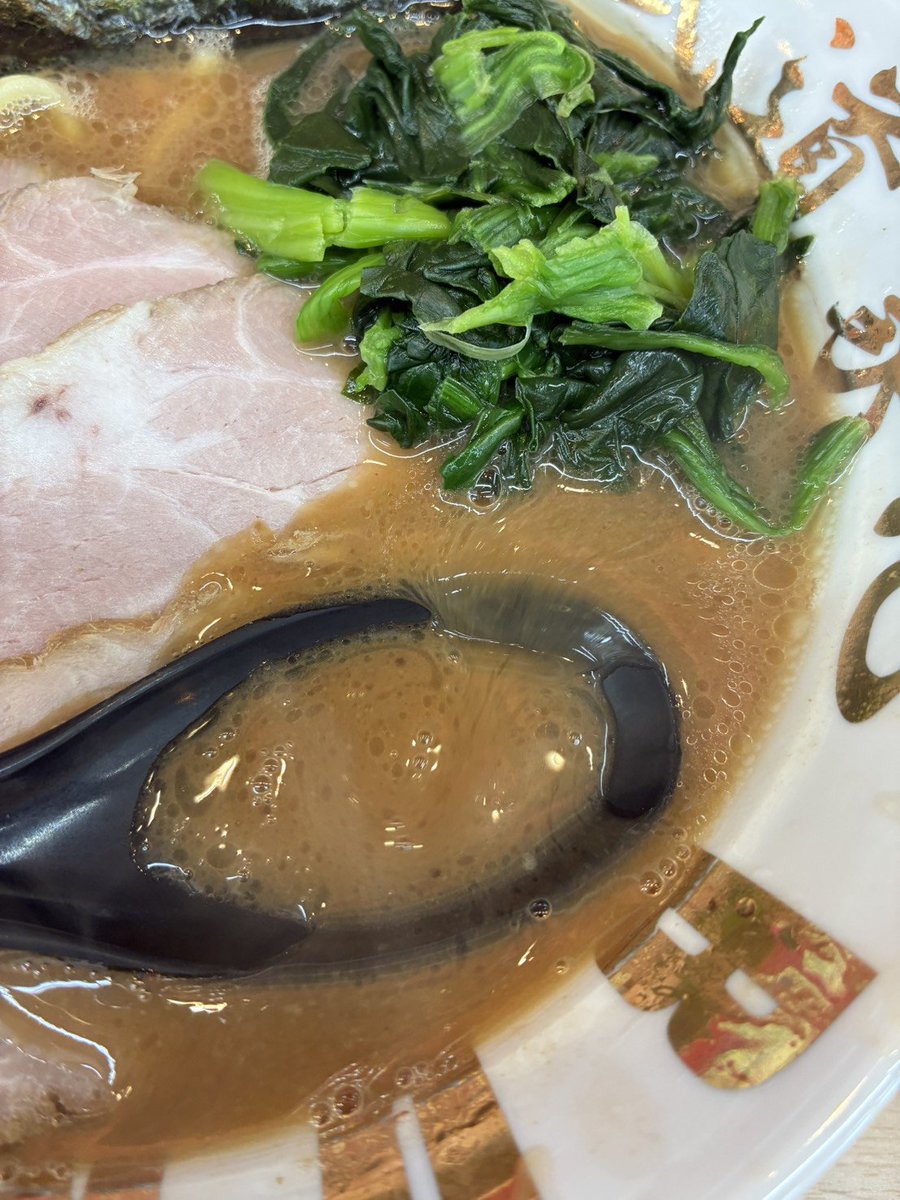 isshinchan123's tweet photo. 武道家心 佐倉市
チャーシュー麺
無料ライス
青カッパ
辛カッパ

ガッツリ食べたい時はこちらで😍
低温調理のチャーシューがとにかく美味い✨
他の家系の香ばしく焼いてあるチャーシューも美味いけど、こちらの柔らかいしっとりチャーシューはマジで飯がすすむ😍💕 https://t.co/faZJXRcbCZ