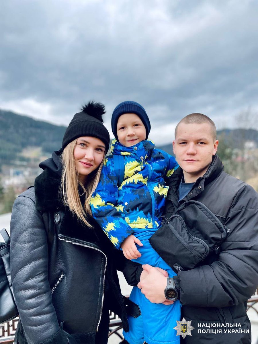 NPU_GOV_UA's tweet photo. 🥀 Вшанування пам'яті спецпризначенця Руслана Ковбасюка, який під час бойового завдання віддав життя за Україну

Деталі: https://t.co/fHzoA9KWO0

#назавжди_в_строю https://t.co/ktY37226kV