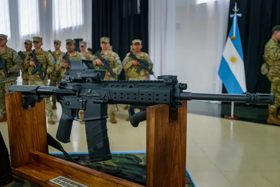 Infodefensa's tweet photo. 🔴#Defensa | Las #FuerzasArmadas de #Argentina reciben el primer lote de fusiles #ARAD 👉🏼 https://t.co/GvrW6pEZv5 🛡️ https://t.co/LdVKGNnNjM