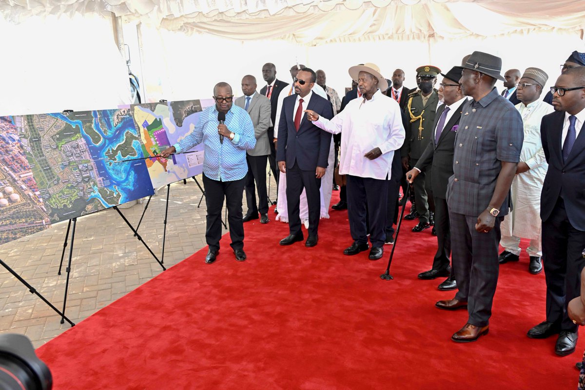 KagutaMuseveni's tweet photo. I thank President William Ruto for inviting me to Lamu County, for the groundbreaking ceremony of the Dangote East Africa Petroleum Refinery.
I am happy to see Africa waking up and moving away from the 70-year betrayal of exporting raw materials. Mr Dangote, who started as an importer and has become a national and continental asset, is a good example of the transformation we need.