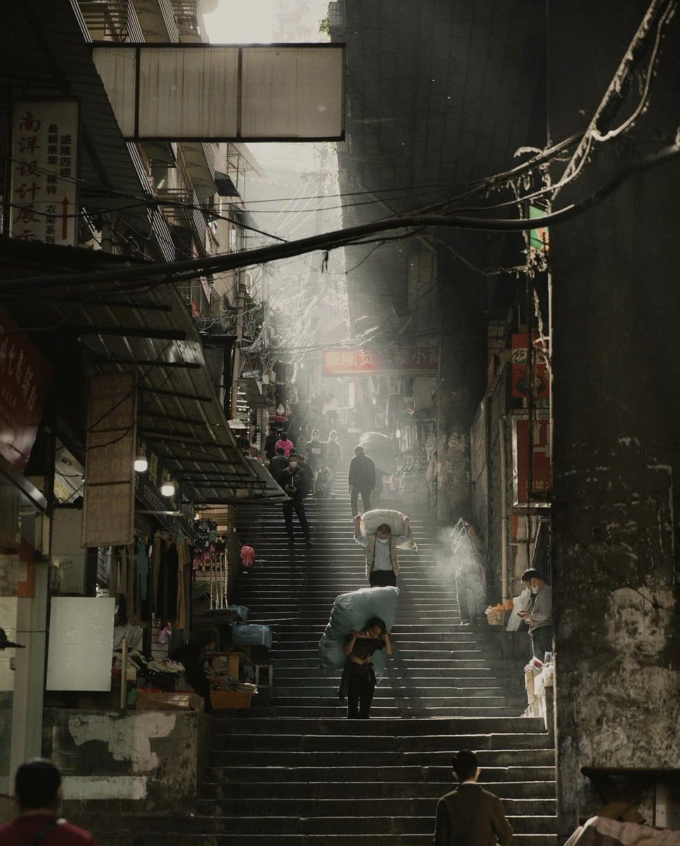 the_gpc_'s tweet photo. A day in Chongqing 📸
By: by.harper https://t.co/jSZry0te9b