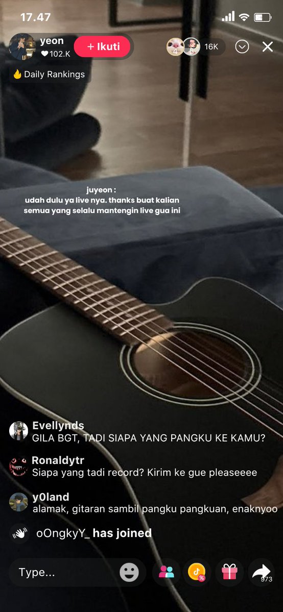 novsantara's tweet photo. junkang three tweets au — mendadak di-virain gara gara live gitaran sambil mangku pacar https://t.co/GTDD8R2Pkg