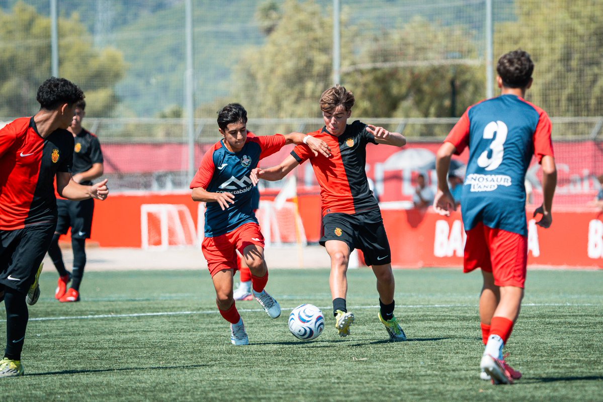 RCDMallorcaBase's tweet photo. El #CadeteB també ha arrancat la lliga amb dues victòries consecutives 💪
Som-hi! ❤️🖤 https://t.co/tGpsszelBg