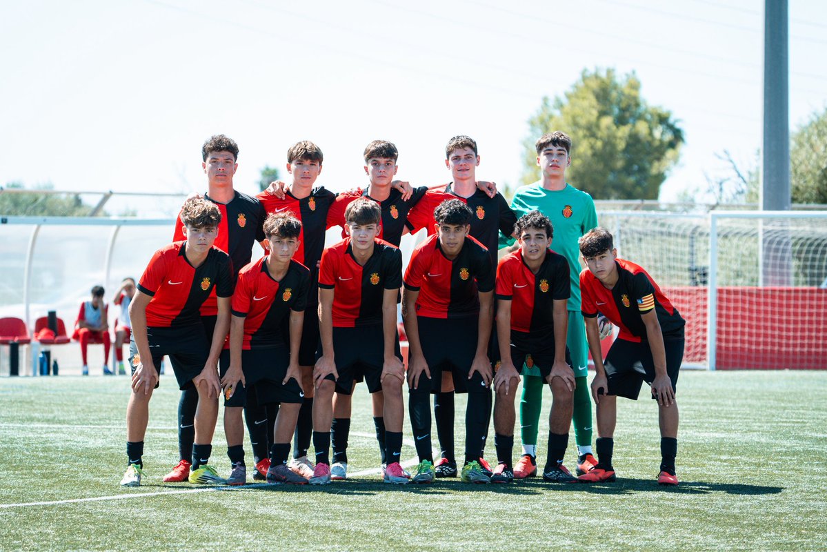 RCDMallorcaBase's tweet photo. El #CadeteB també ha arrancat la lliga amb dues victòries consecutives 💪
Som-hi! ❤️🖤 https://t.co/tGpsszelBg