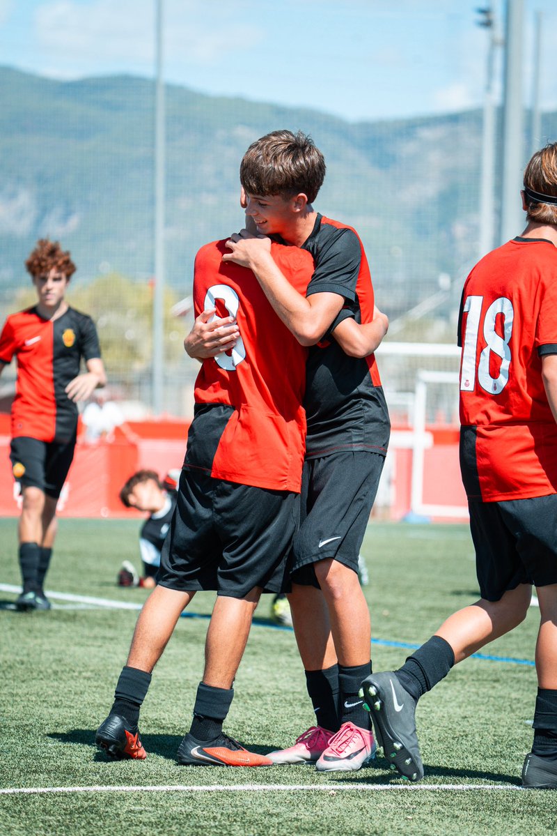 RCDMallorcaBase's tweet photo. El #CadeteB també ha arrancat la lliga amb dues victòries consecutives 💪
Som-hi! ❤️🖤 https://t.co/tGpsszelBg