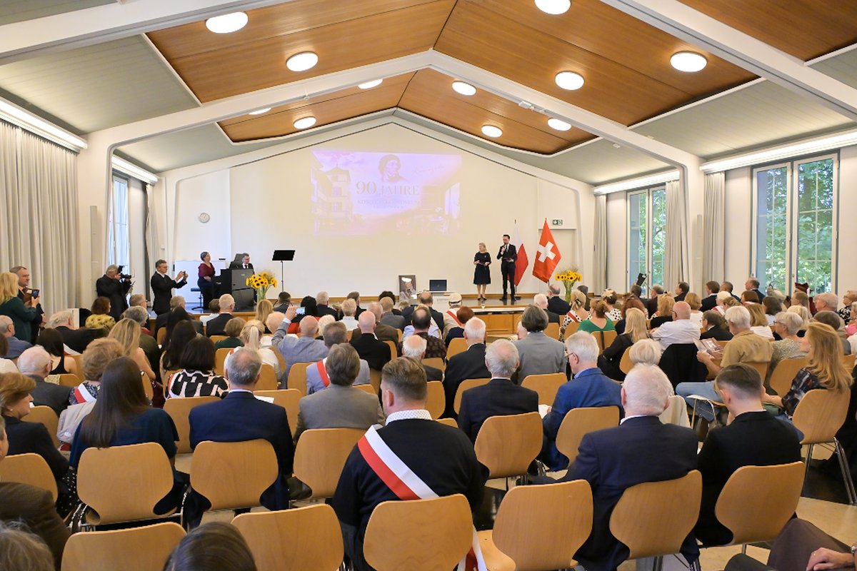 PLinSwitzerland's tweet photo. 🇵🇱🇨🇭🇺🇸 26.09 cda a.i. RP M. Prawda wraz z delegacją posłów i przedstawicielami Ambasady RP w Bernie uczestniczył w obchodach 90-lecia Muzeum T. Kościuszki w Solurze. Podczas uroczystości wręczył kustosz muzeum T. Ackermann odznakę honorową „Bene Merito”.
#MSZ_RP #kultura_gov_pl https://t.co/YW8bSjIrq7